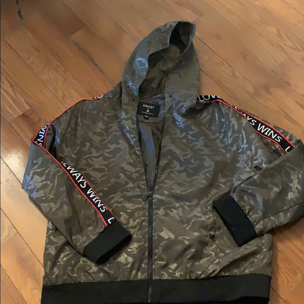 Camouflage windbreaker